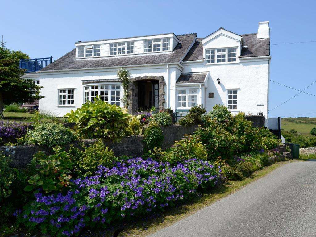 cemaes cottages