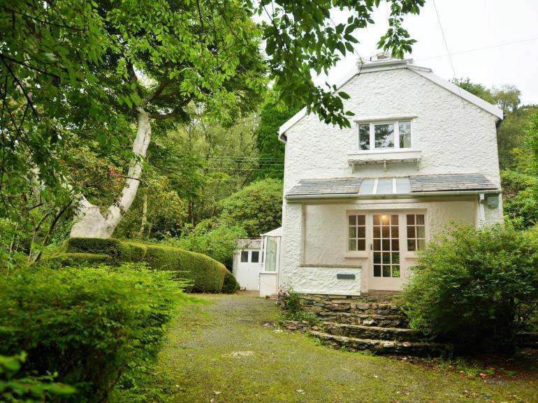 Bryn Llinos Holiday Cottage Beddgelert