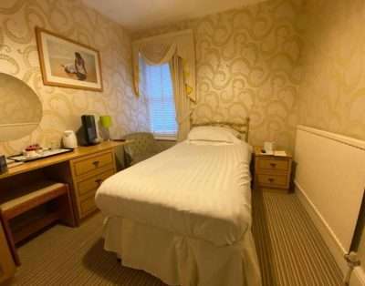 OYO Lamphey Hall Hotel