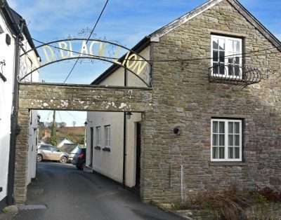 Old Black Lion Historic Inn