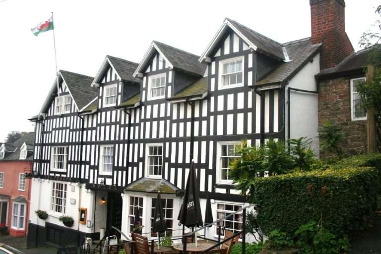The Dragon Historic Hotel
