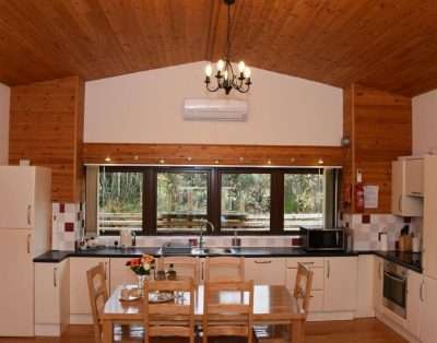 Ash Accommodation with Hot Tub