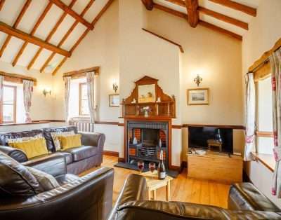 Beudy Bach Cottage with Hot Tub