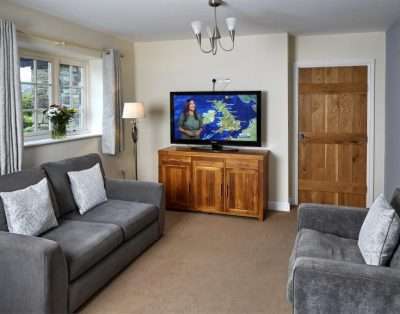 Cawley House Cottage with Hot Tub