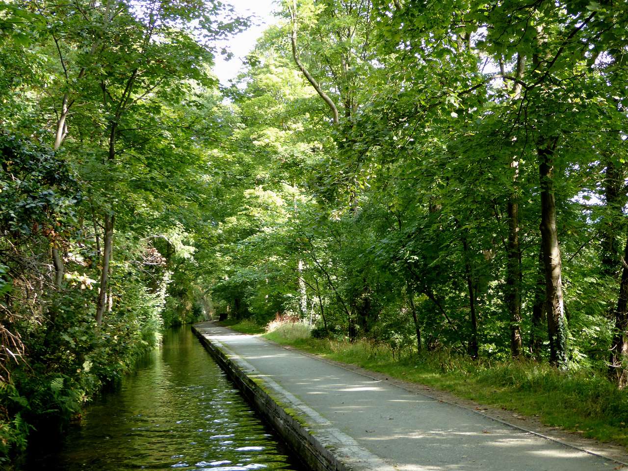Llangollen Canal and town, Denbighshire, North Wales — setting for the Llangollen Food Festival