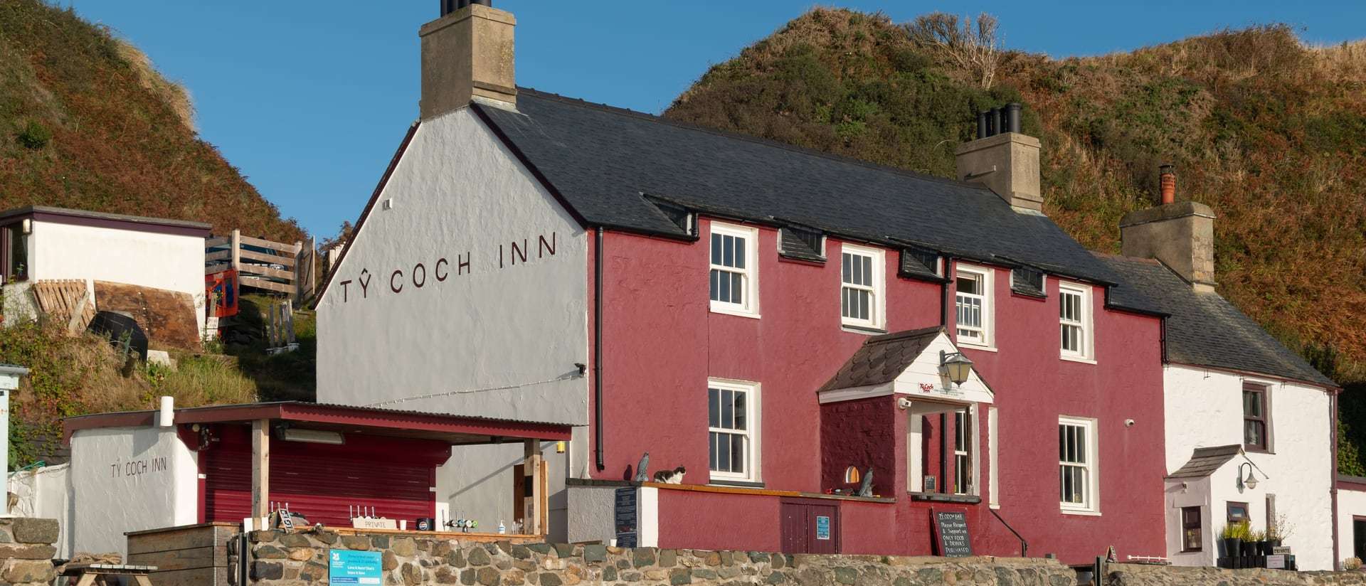 The Tŷ Coch Inn on the beach at Porthdinllaen, Morfa Nefyn