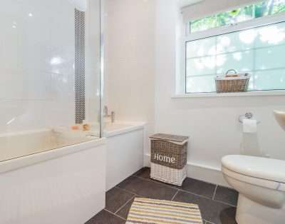 Family bathroom with a bath at Quail Cottage, near Cowbridge
