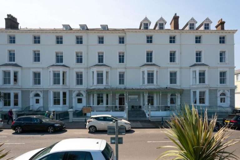 Esplanade Hotel Llandudno, Llandudno — exterior
